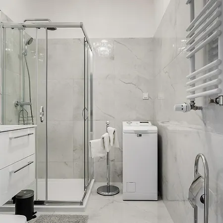 Premium With Free Parking Near Muzeum Powstania Apartment